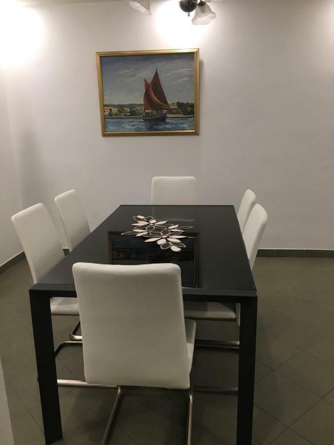 Apartments Fratelli Malinska Buitenkant foto